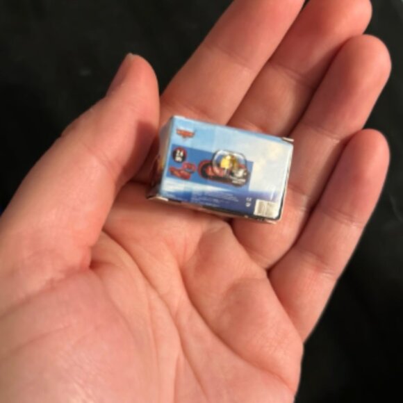 Zuru Disney Mini Brands GOLD Lightning McQueen Car ULTRA RARE - Picture 2 of 2